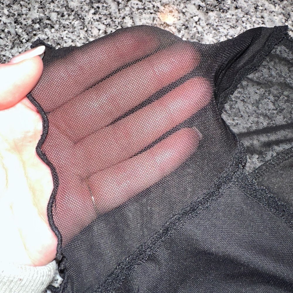 H&M Black Lace Crop Top Size Medium - Picture 2 of 3